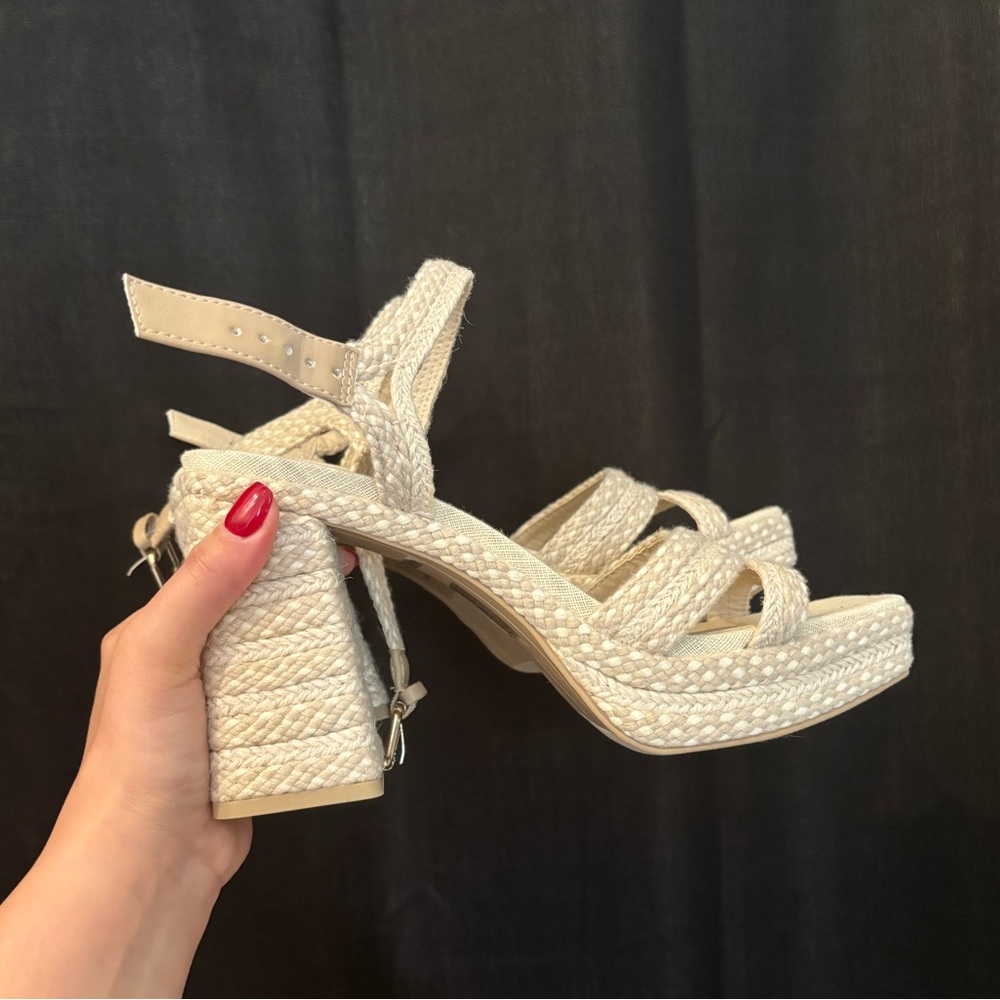 DOLCE VITA never worn brand new heels.
